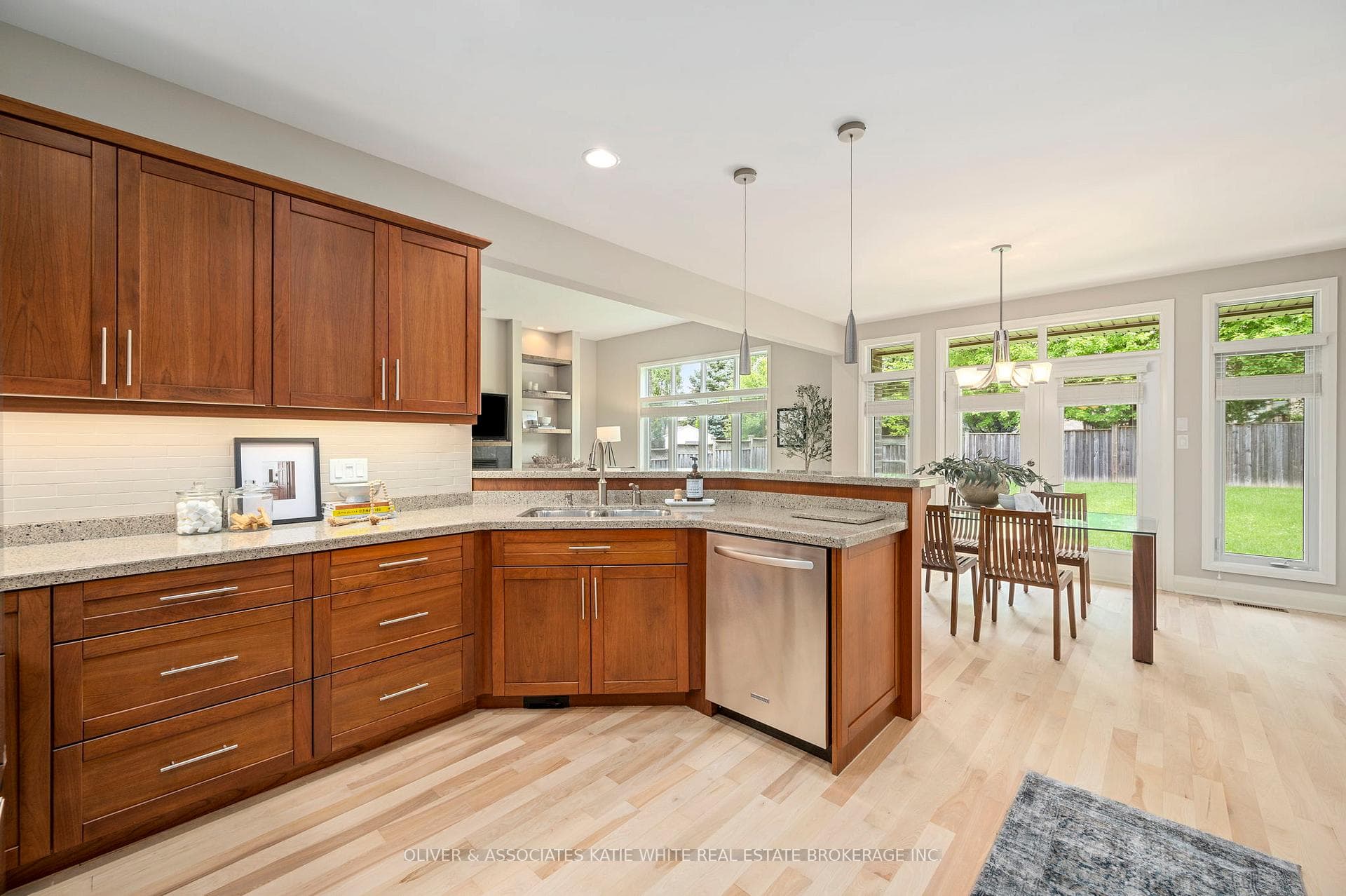 2246 LADYSLIPPER Crescent photo 12