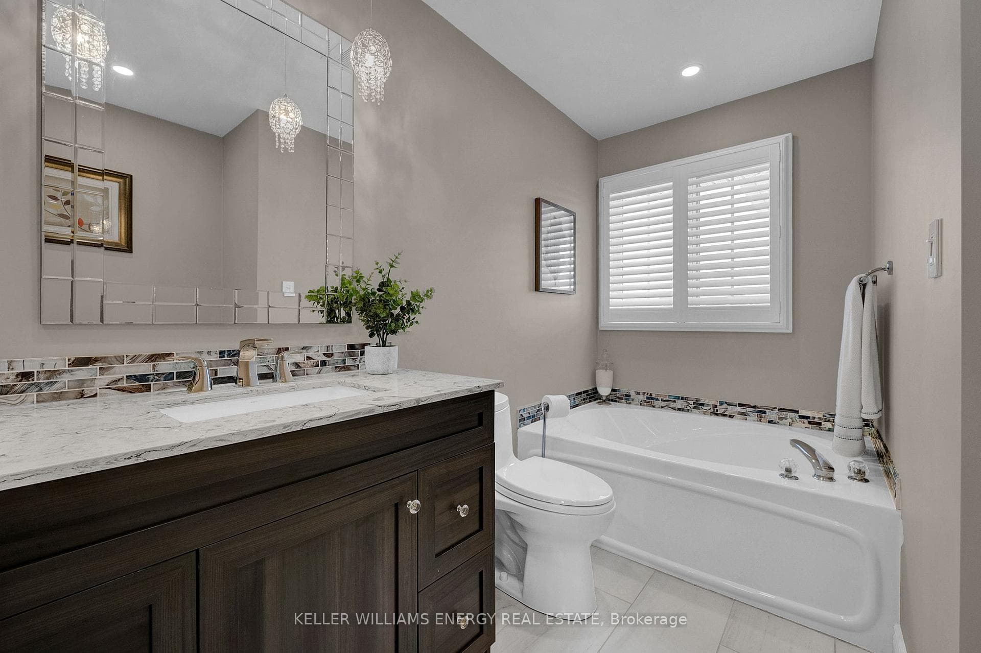 Upper Floor Primary Bedroom Ensuite Washroom
