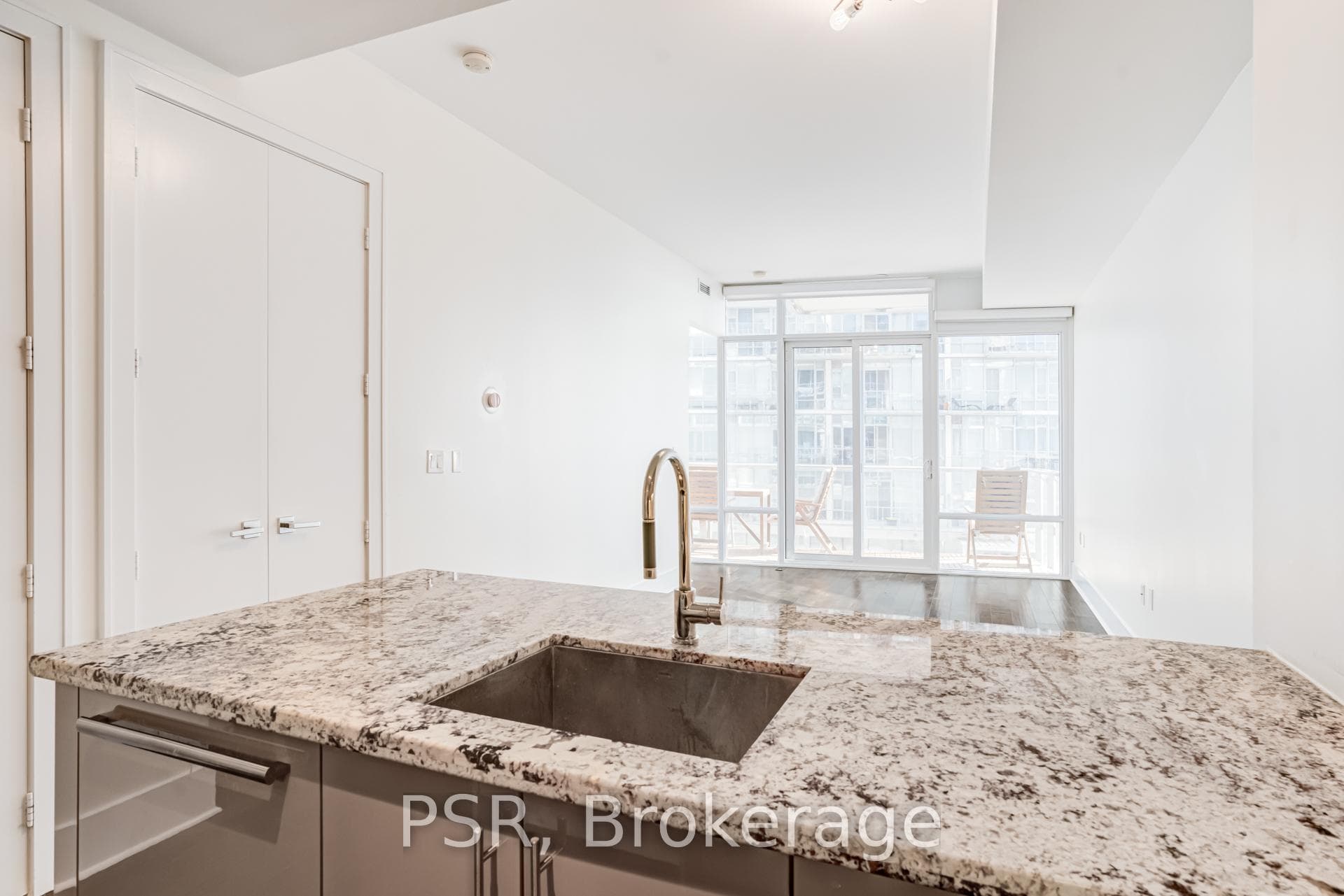 29 Queens Quay Unit 408 photo 9