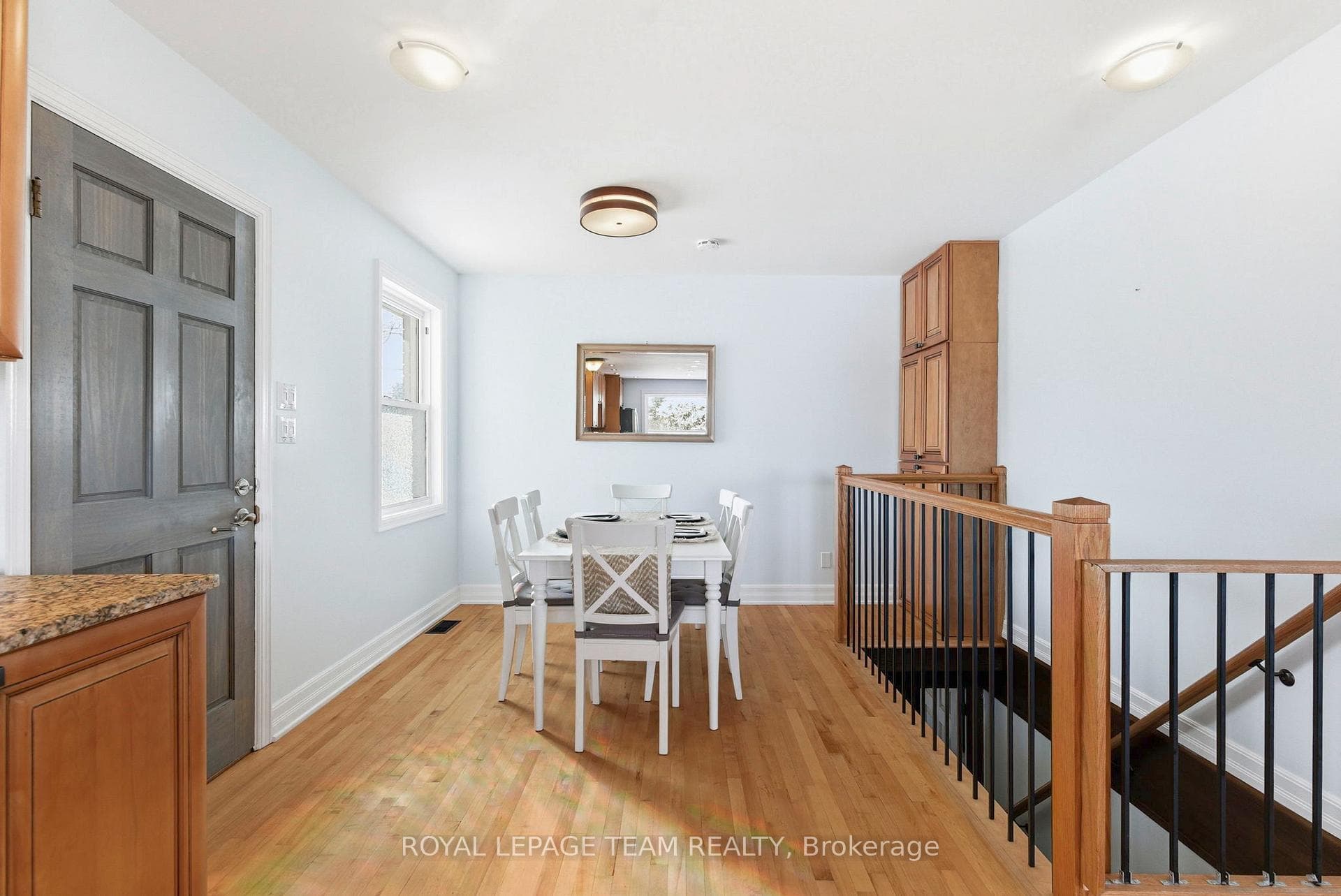 3246 Elizabeth Street photo 11