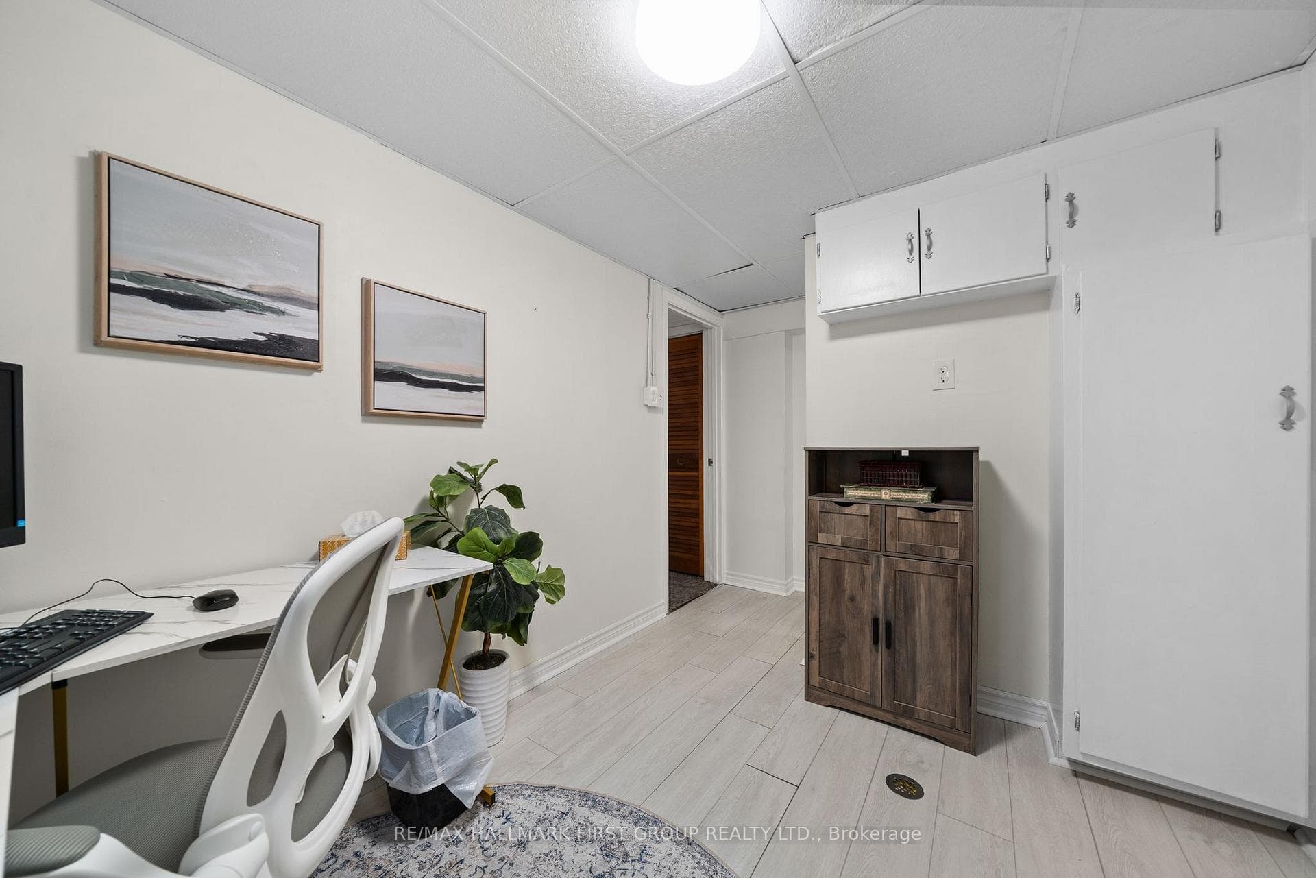 37 Elizabeth Crescent photo 32