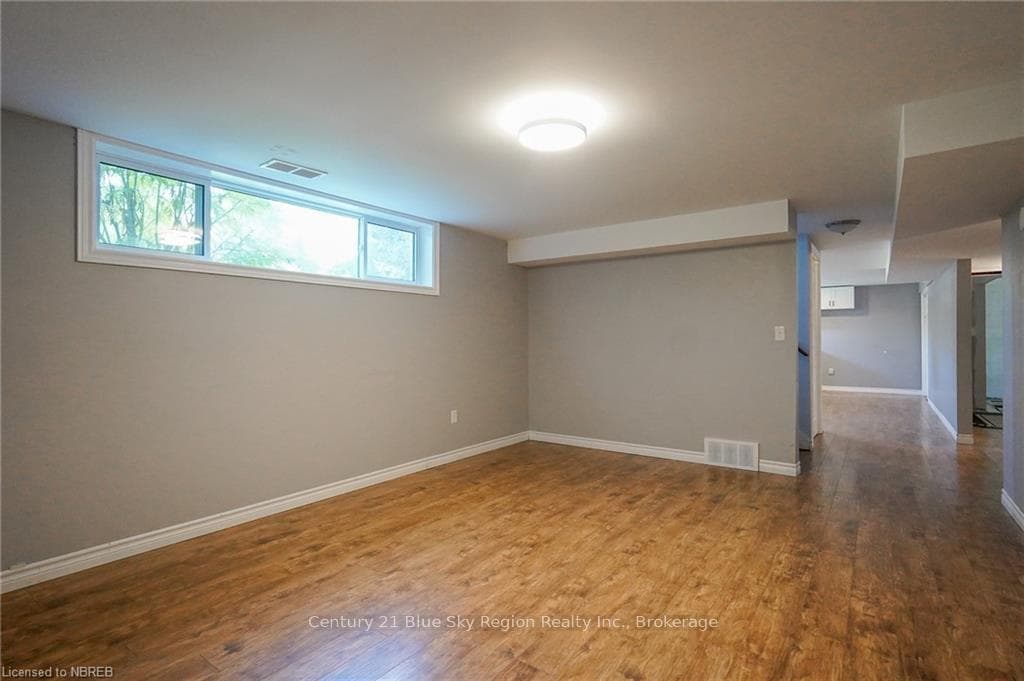 56 EGLINGTON Road photo 34