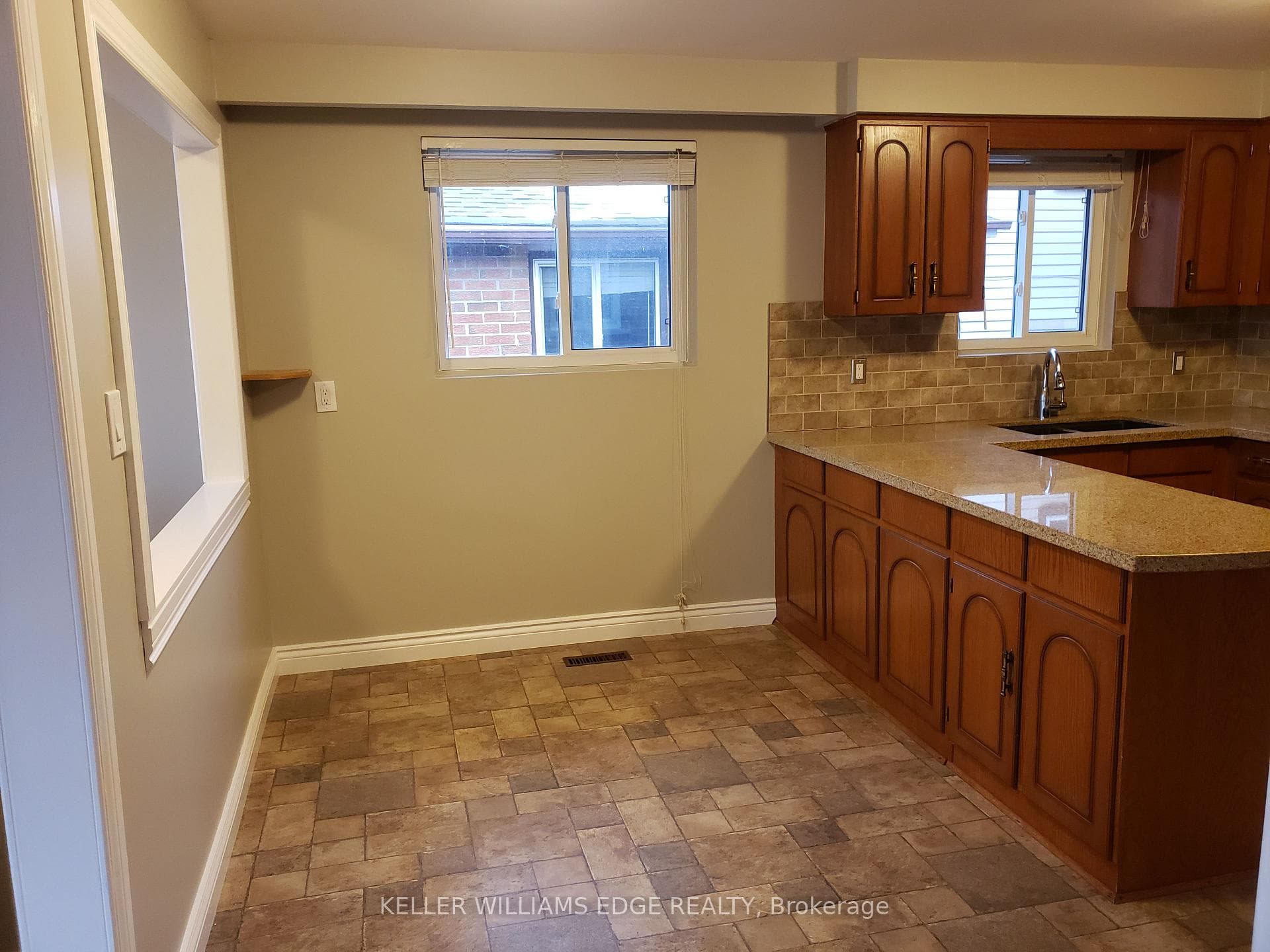 2328 Glastonbury Road photo 8