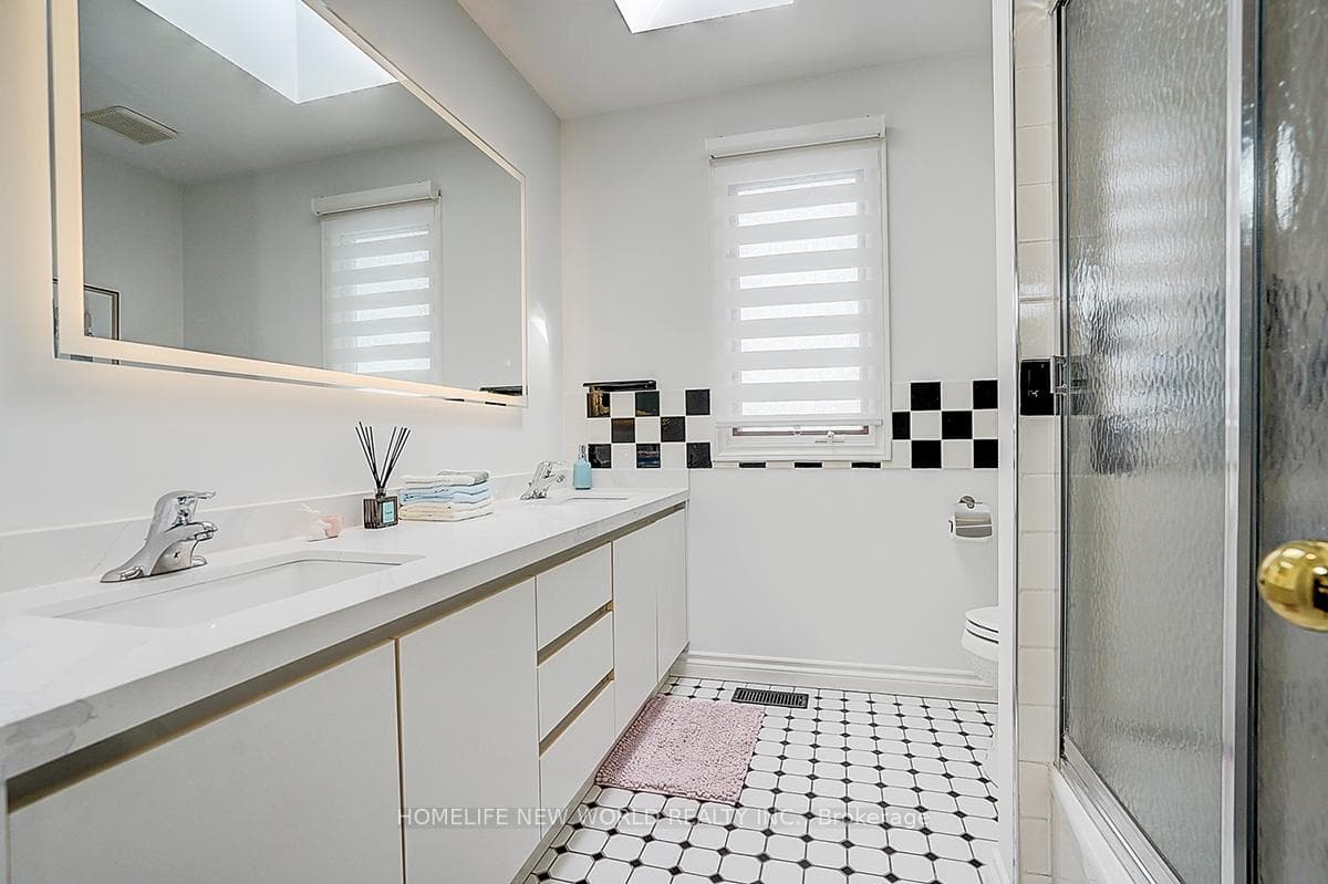 594 Woburn Avenue photo 25