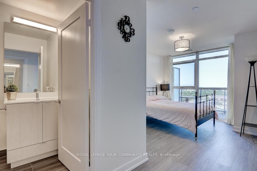 225 Village Green Square Unit 1010 photo 12