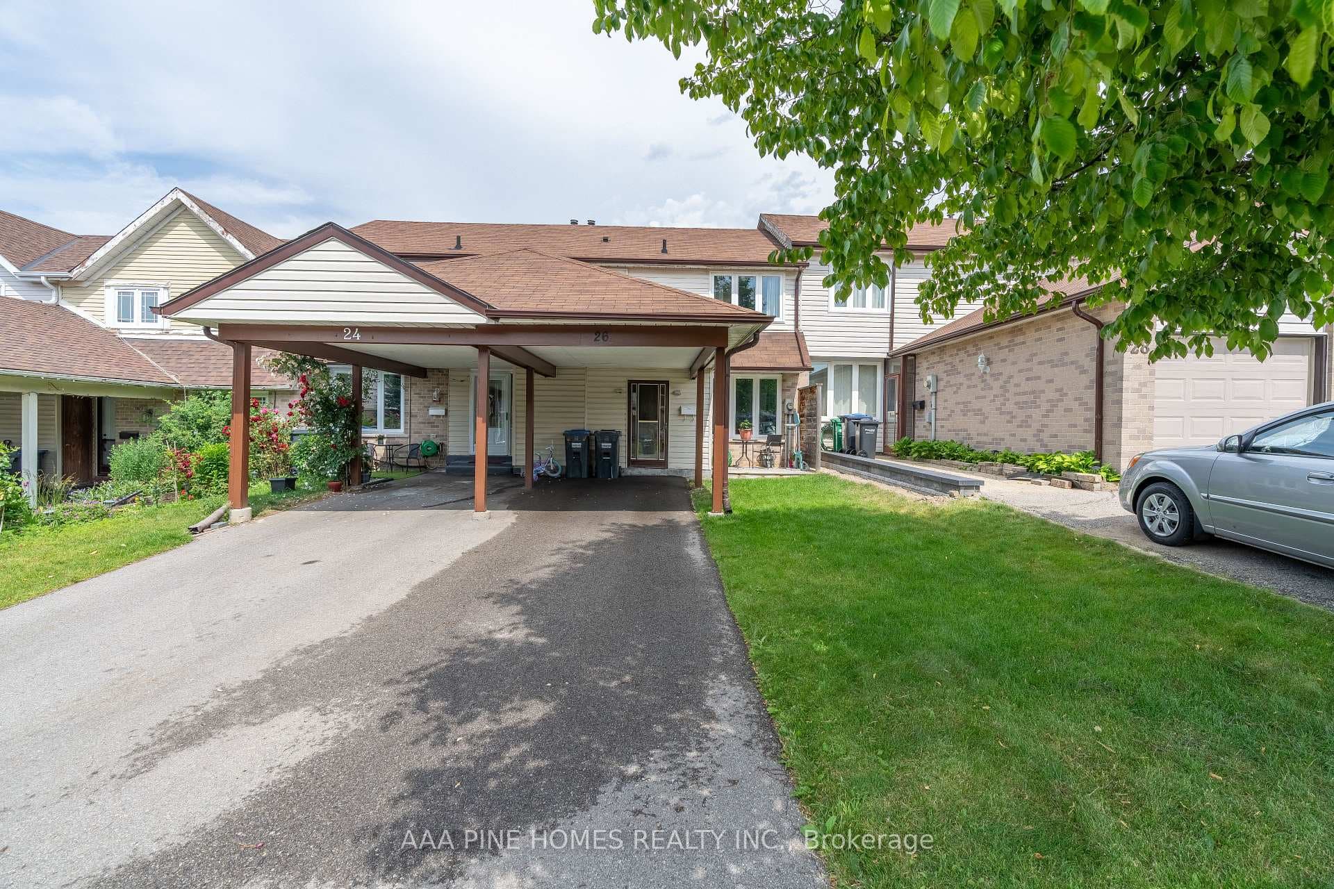 26 Sparklett Crescent photo 2