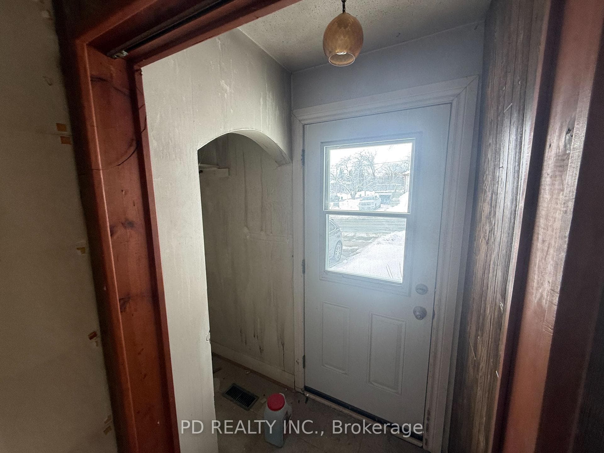 1028 Western Avenue photo 18