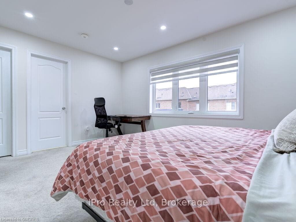 130 SWINDALE Drive photo 35