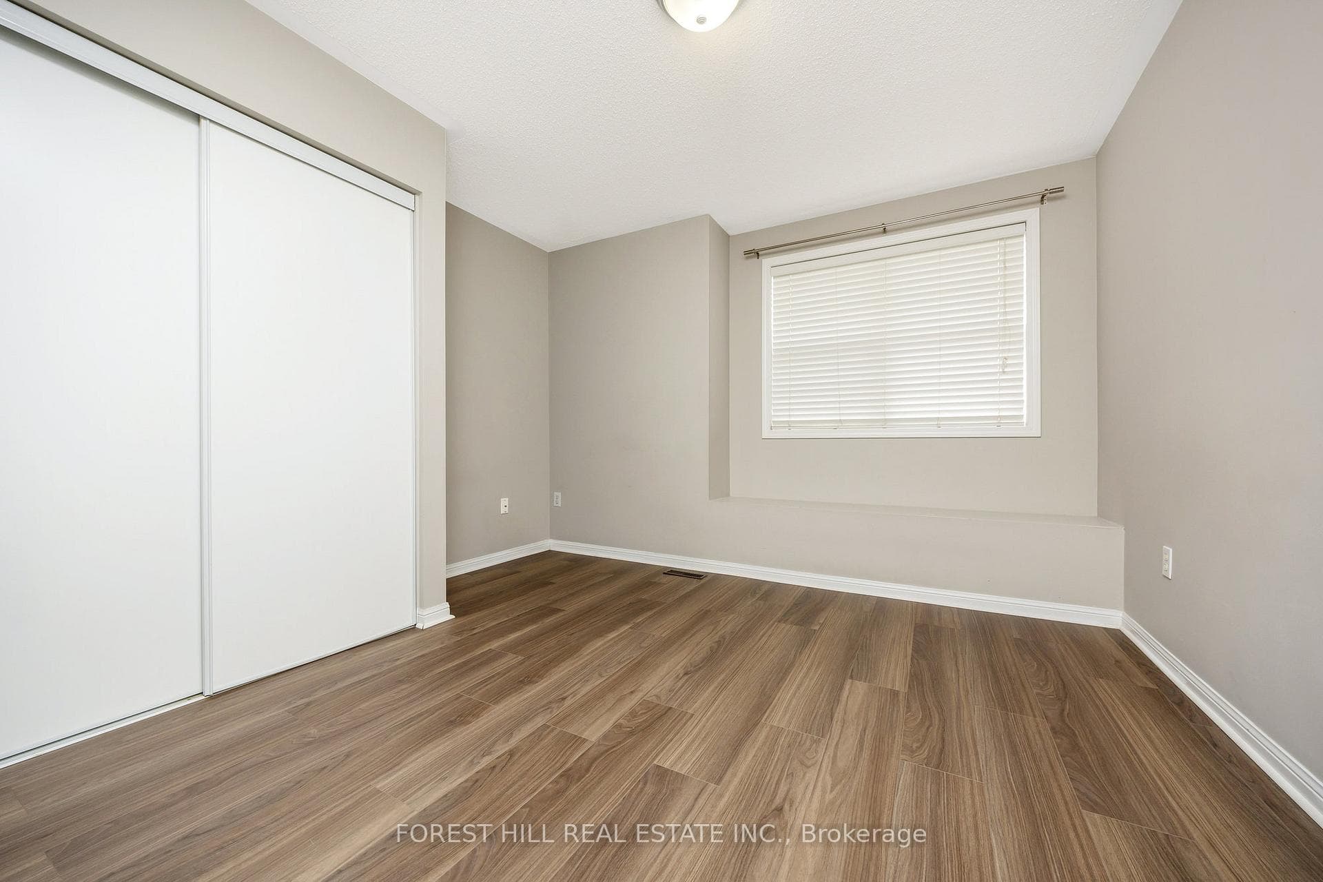 1637 Stover Crescent photo 28