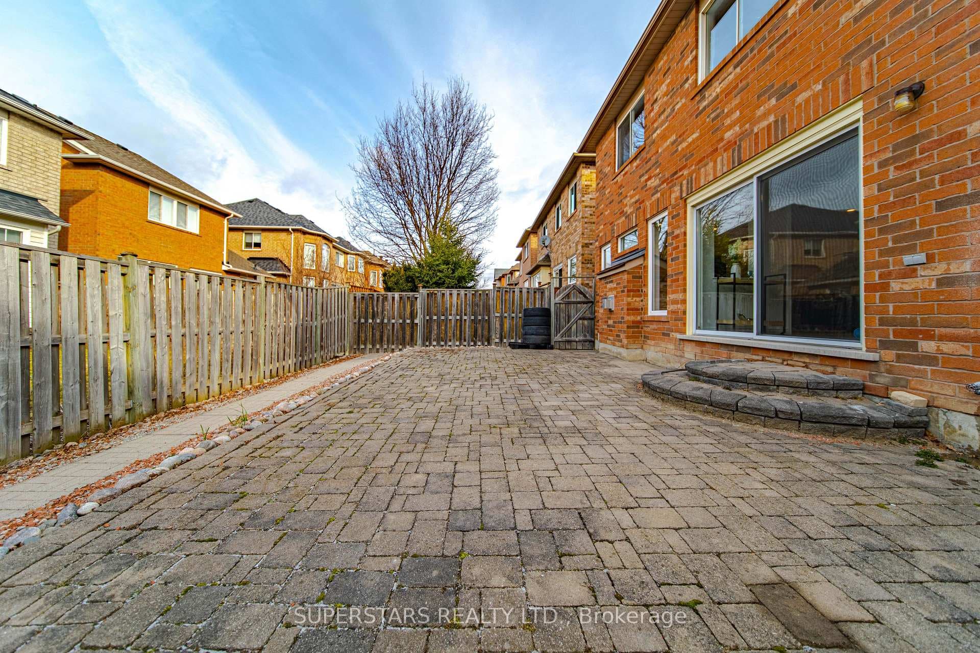 71 Sarum Crescent photo 39