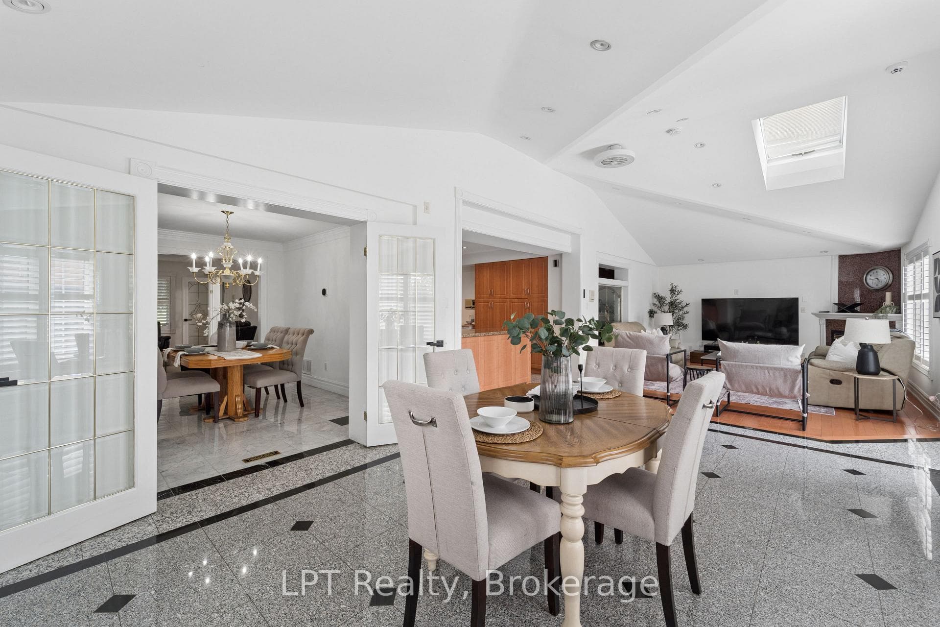 1 Mayfield Crescent photo 18