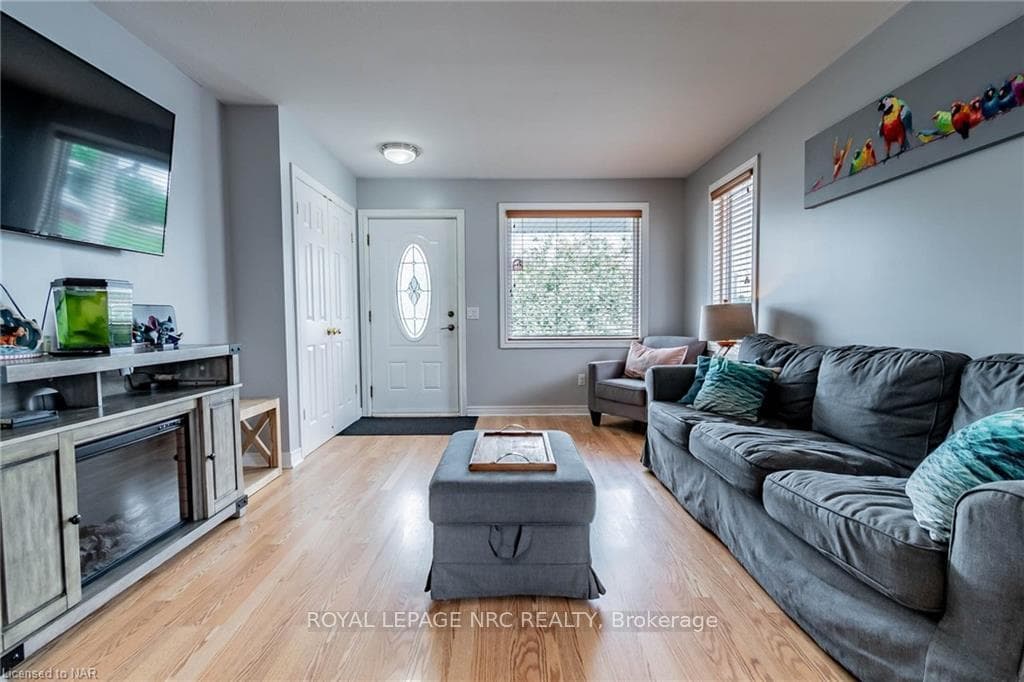 387 Catharine Street photo 8