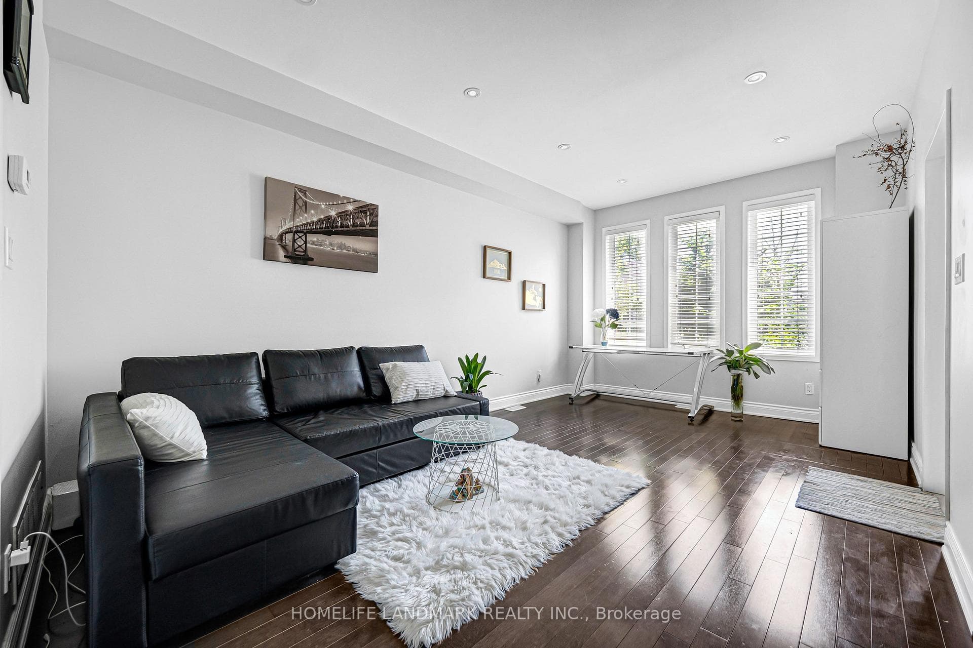 293 Murray Ross Parkway photo 3
