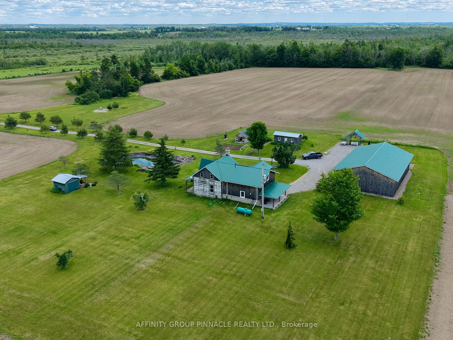 1693 Heights Road photo 2