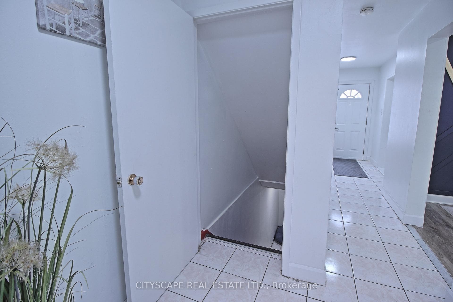 238 Fleetwood Crescent photo 17