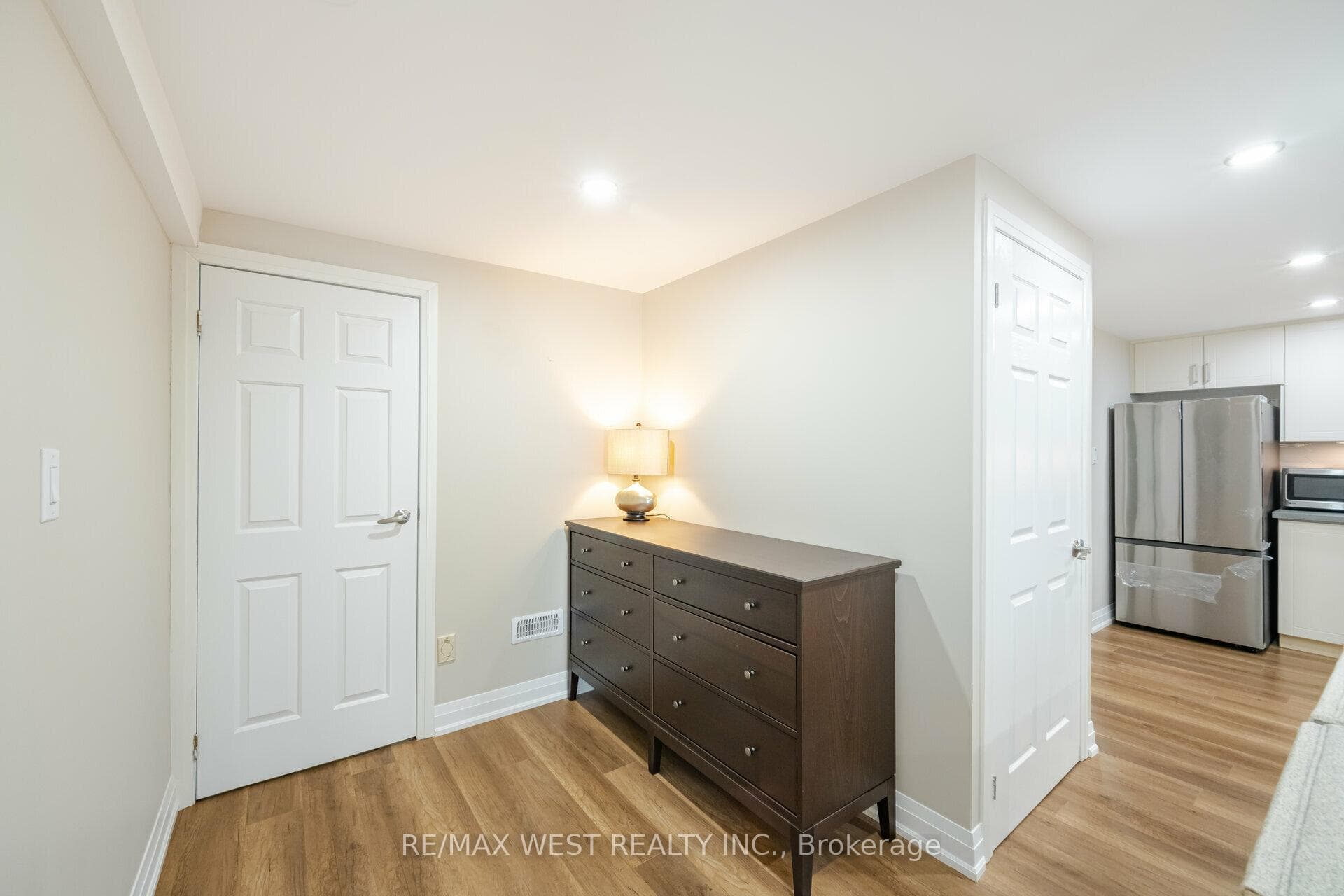 2932 Redbud Avenue Unit Bsmt photo 18
