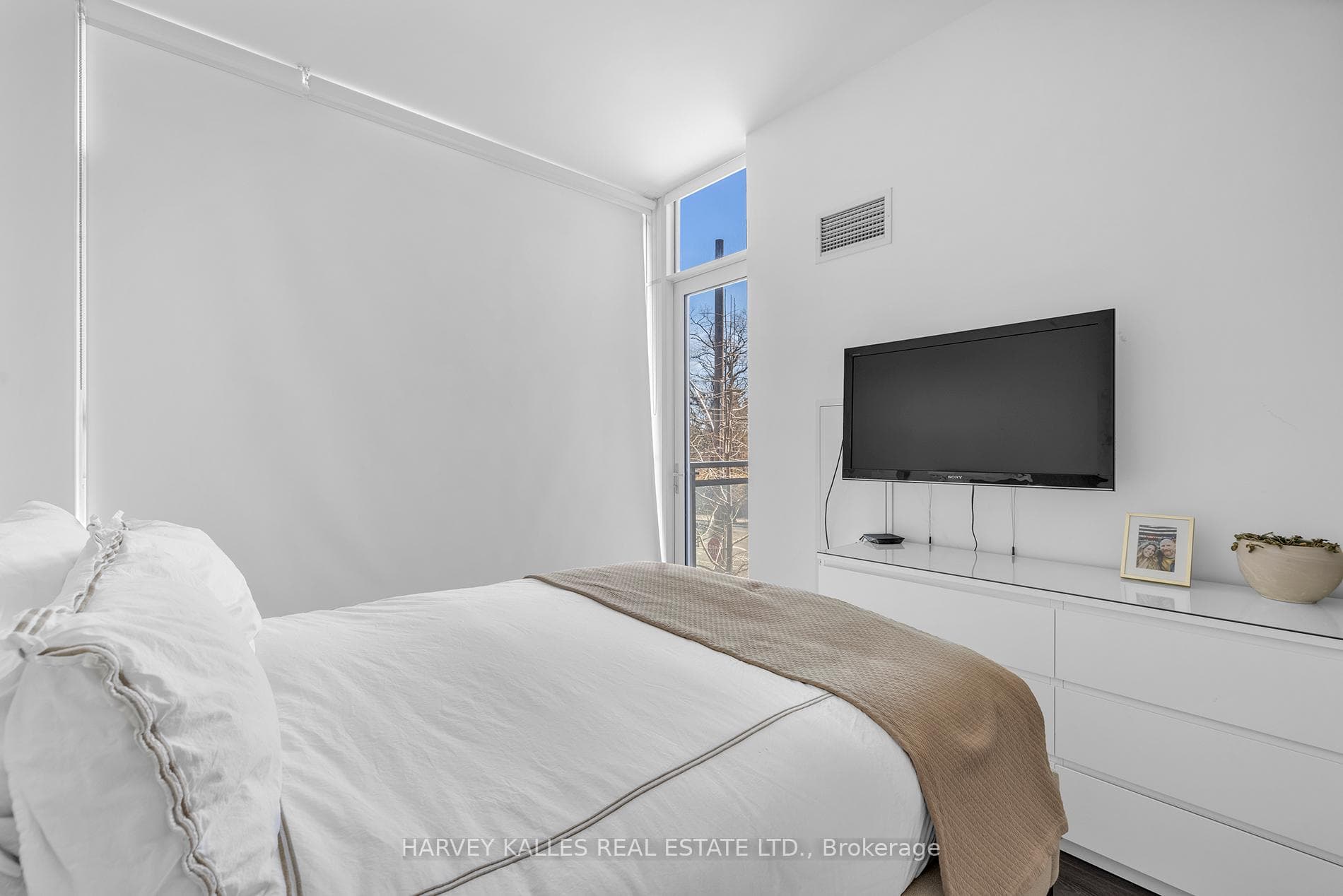 1830 Bloor Street Unit 105 photo 20