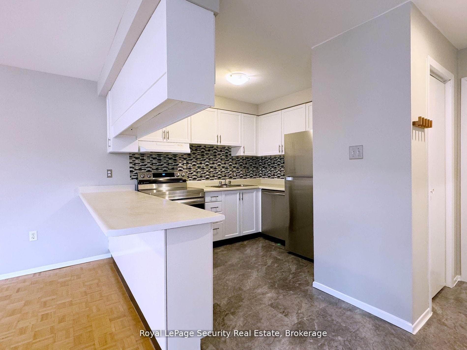 696 St Clair Avenue Unit 304 photo 3
