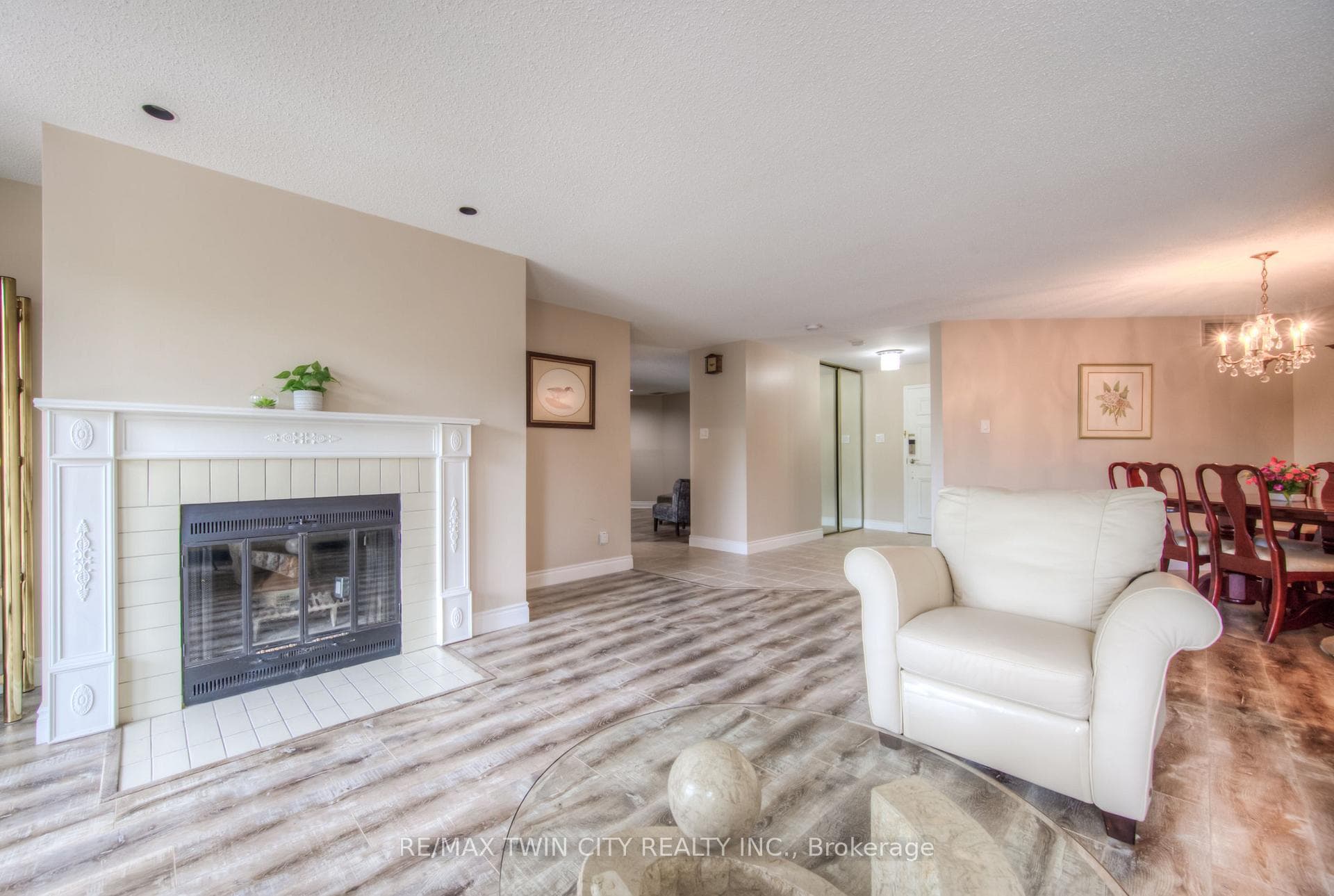 50 BLUE SPRINGS Drive Unit 31 photo 6