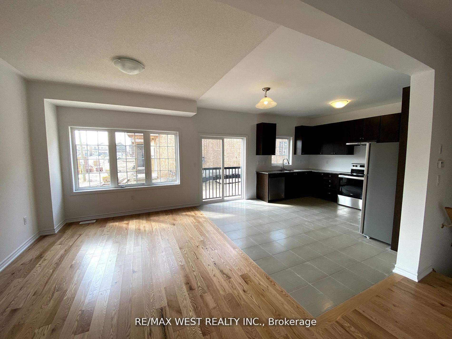 439 VAN DUSEN Avenue photo 2