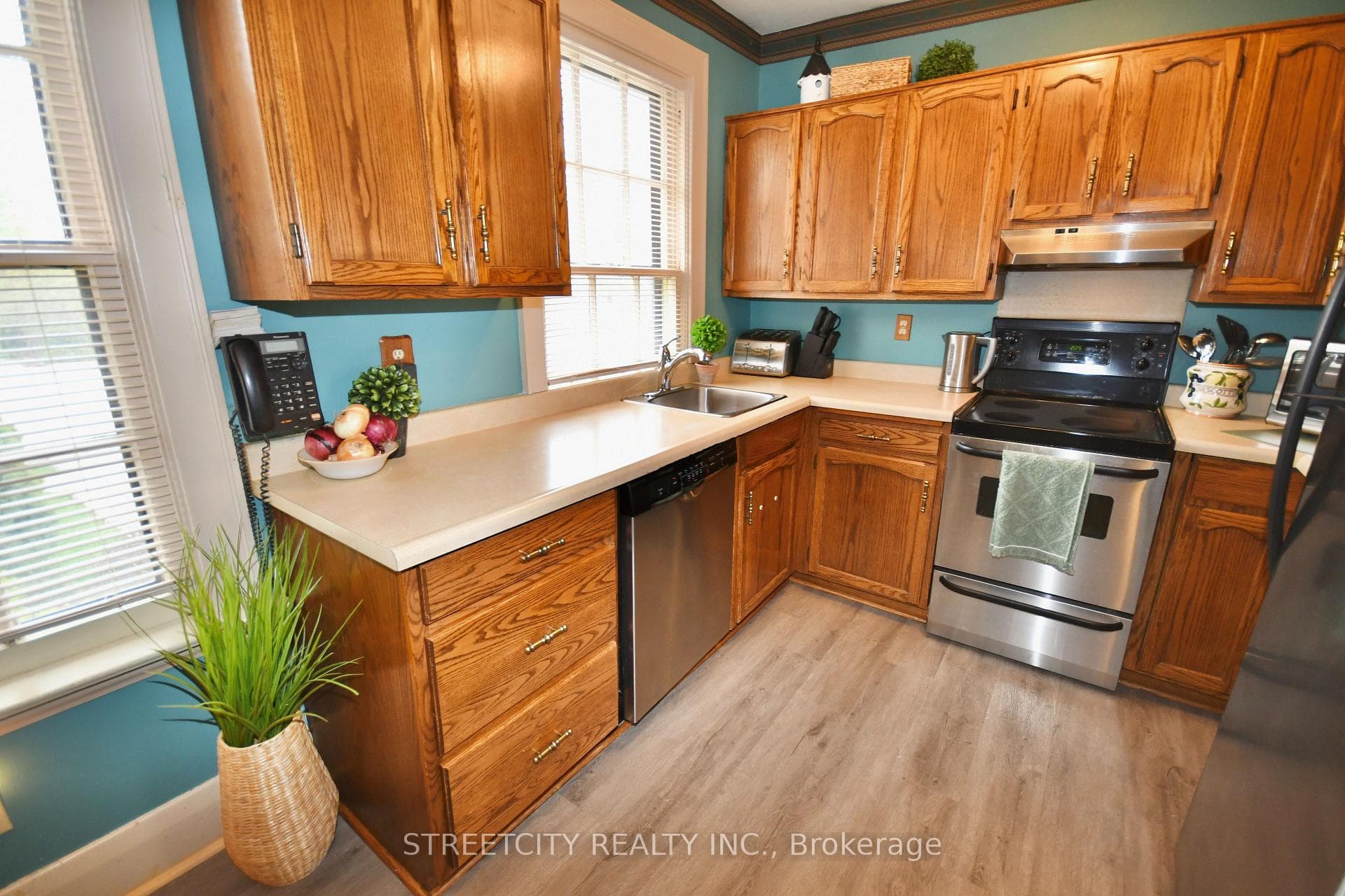 51 Elmwood Place photo 6