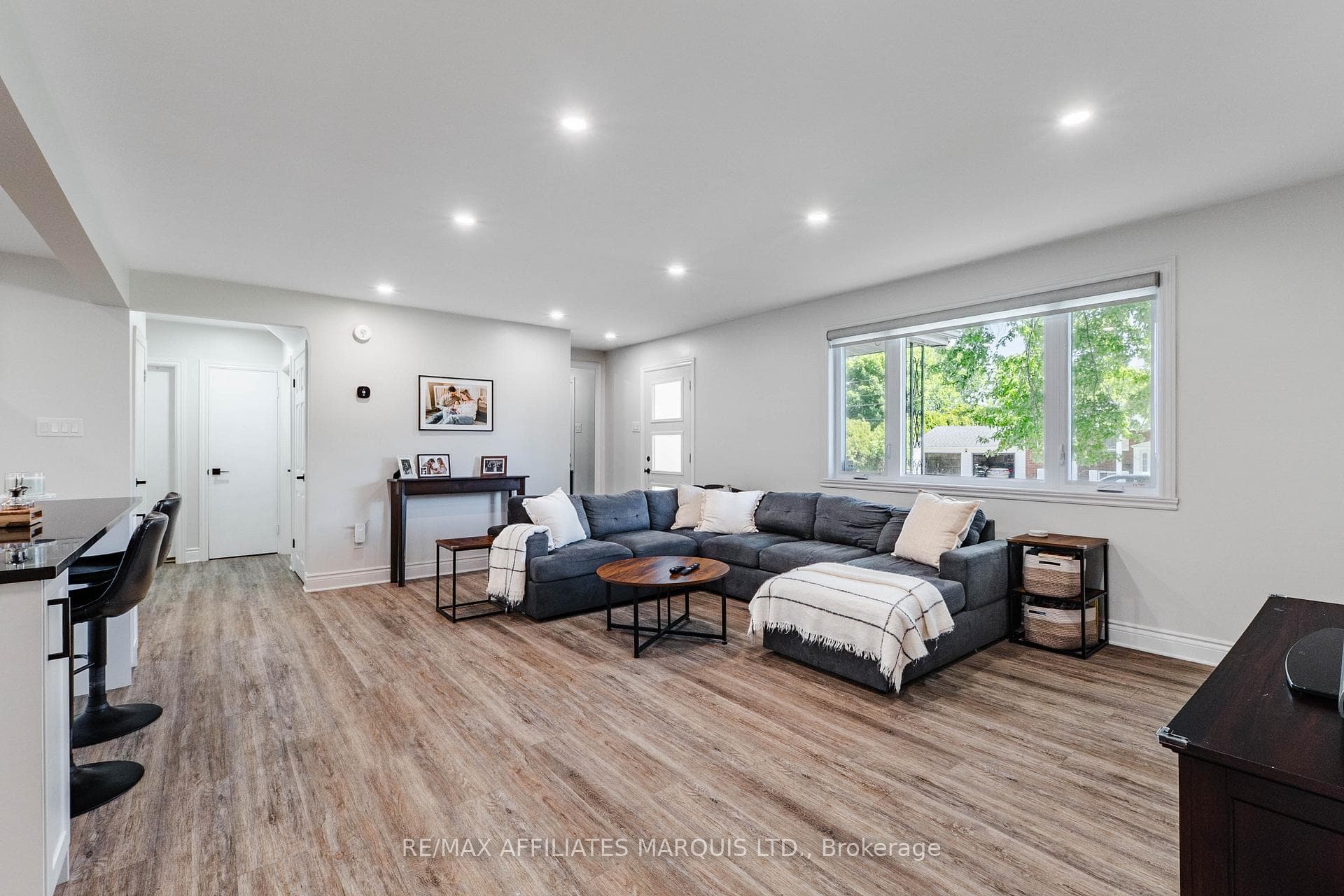 1605 Queen Street photo 9