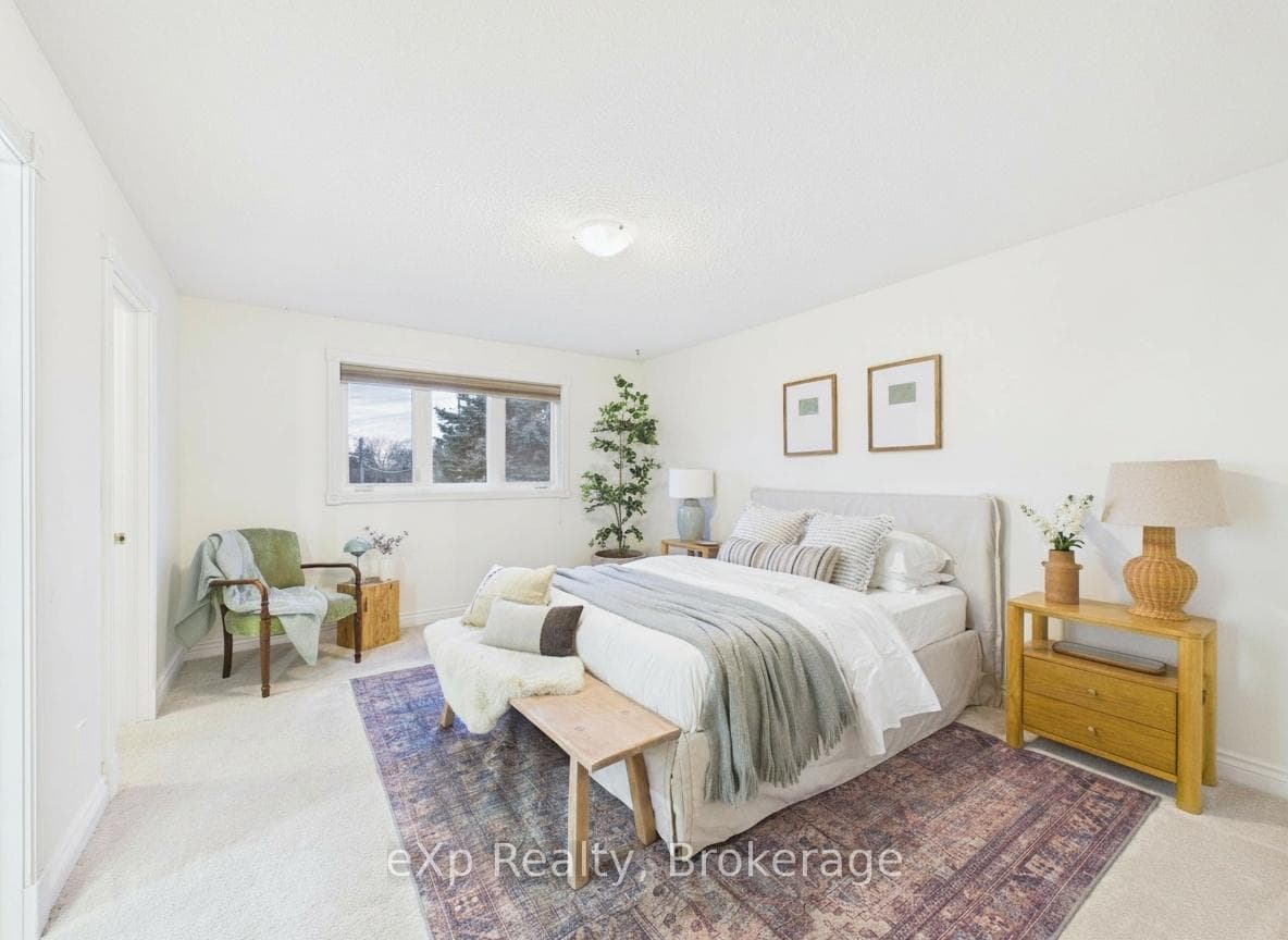 422 Wellington Street photo 9
