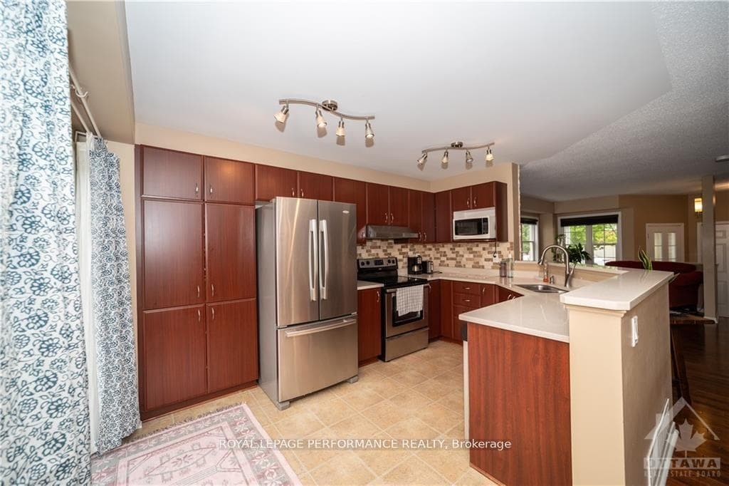 2363 Glandriel Crescent photo 7