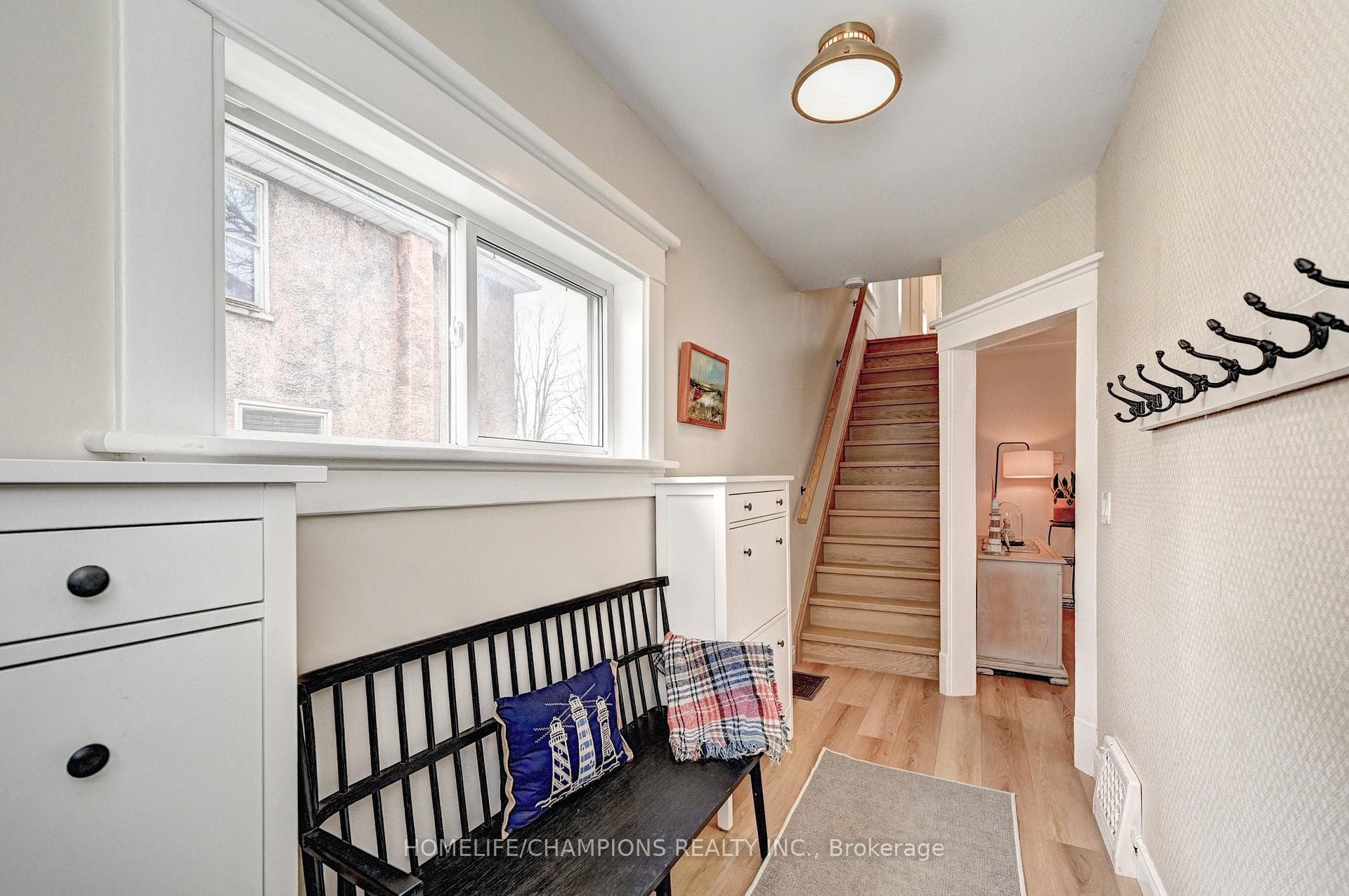 98 McNaughton Street photo 7