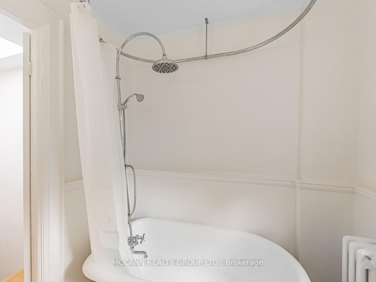 121 Roslin Avenue photo 28