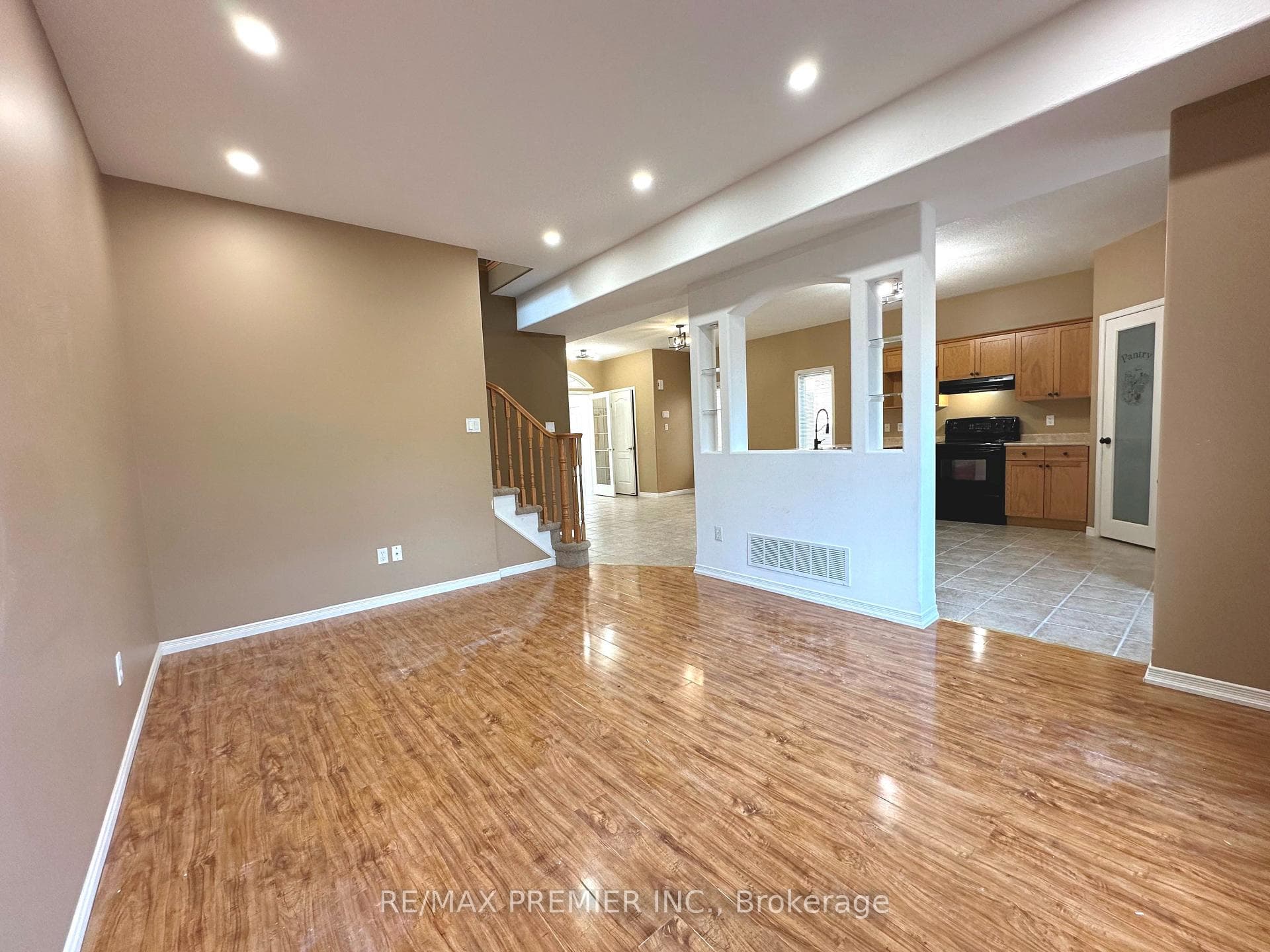 98 Shephard Avenue photo 14