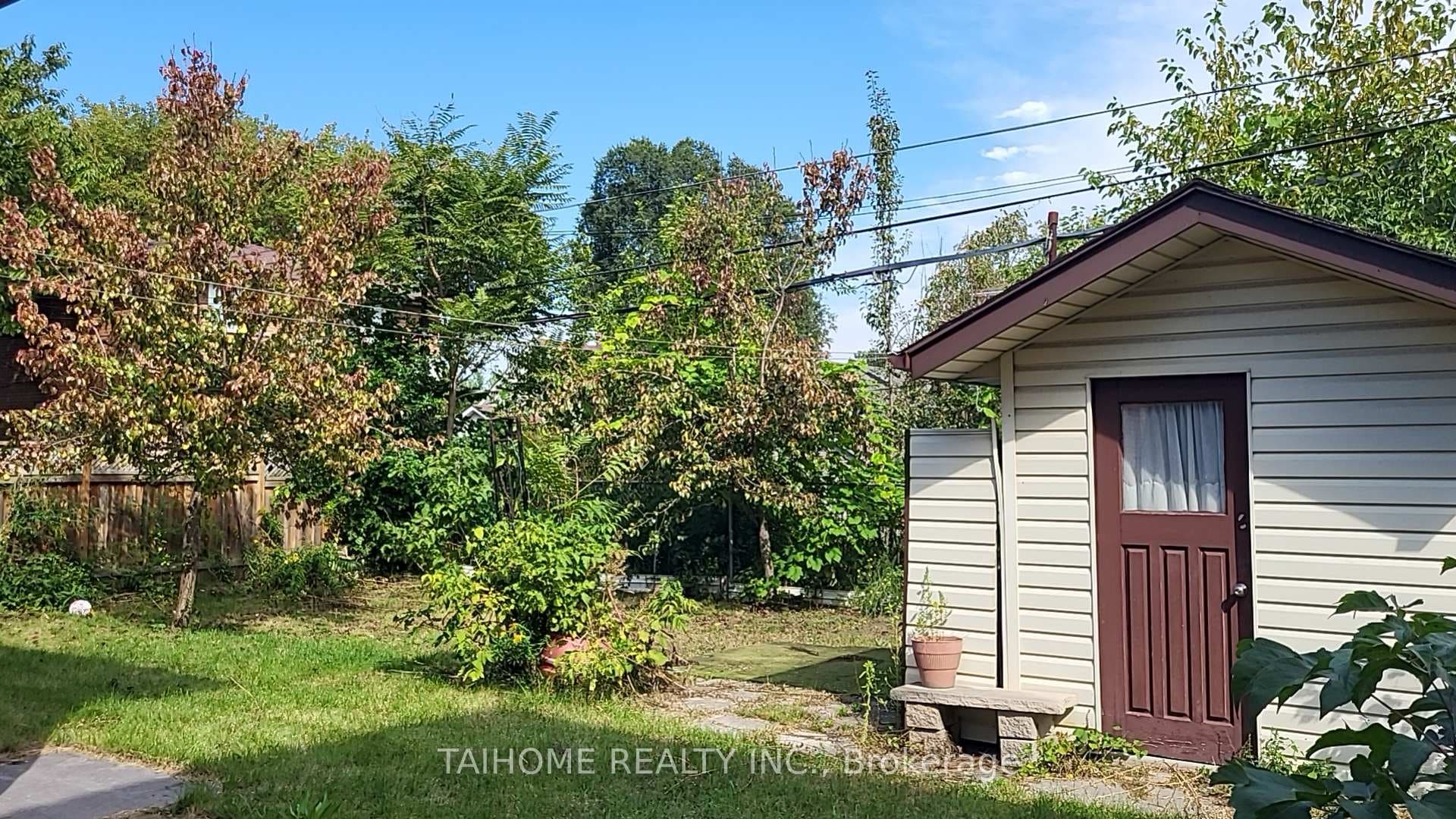 639 Royal York Road photo 11