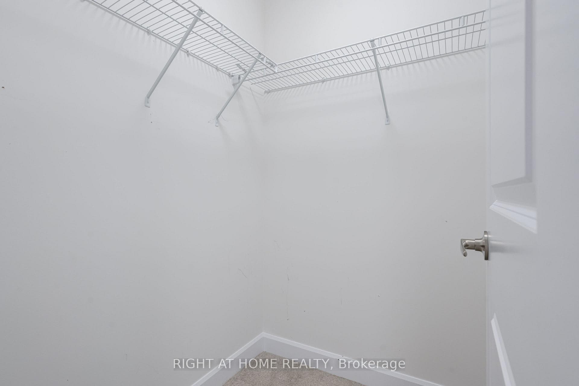 520 CLAYTON Avenue photo 41