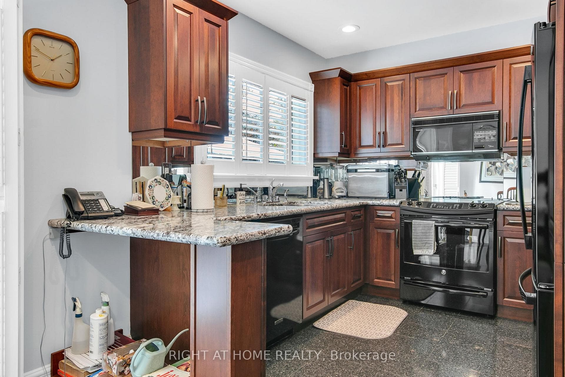 77 Ava Road photo 7