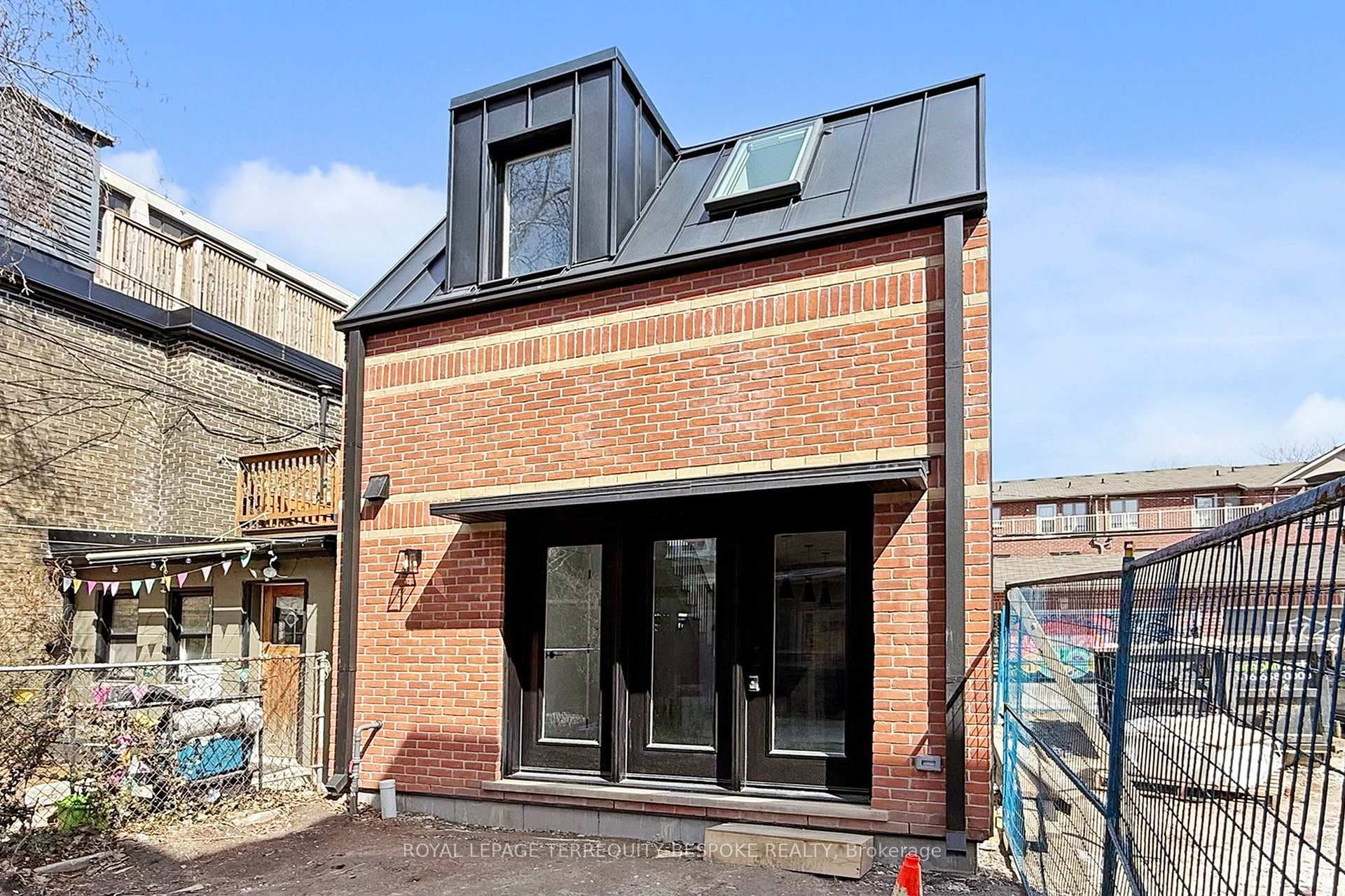 363 Euclid Avenue Unit Laneway photo 34