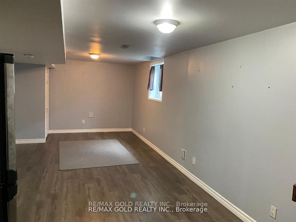 27 Middlecote Drive Unit Bsmt photo 23