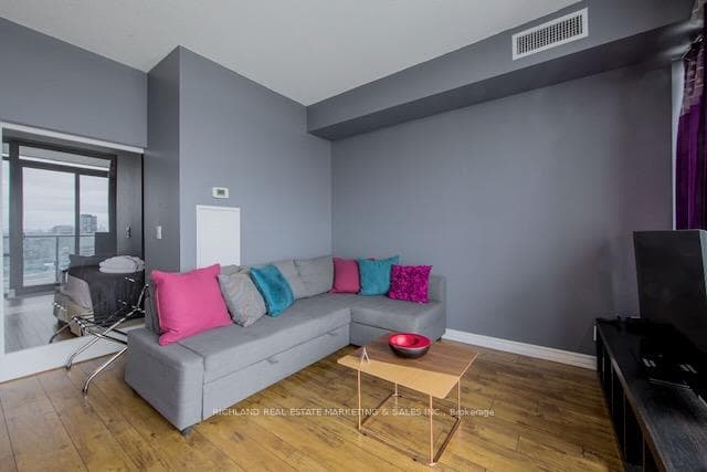 832 Bay Street Unit 2101 photo 23
