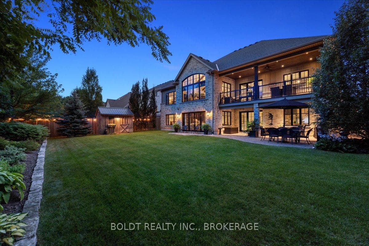 Private Backyard with no rear neighbours.