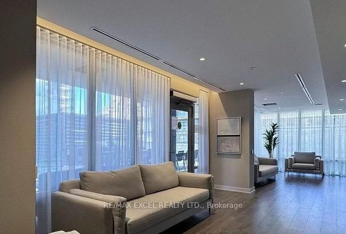 99 Broadway Avenue Unit 712 photo 12