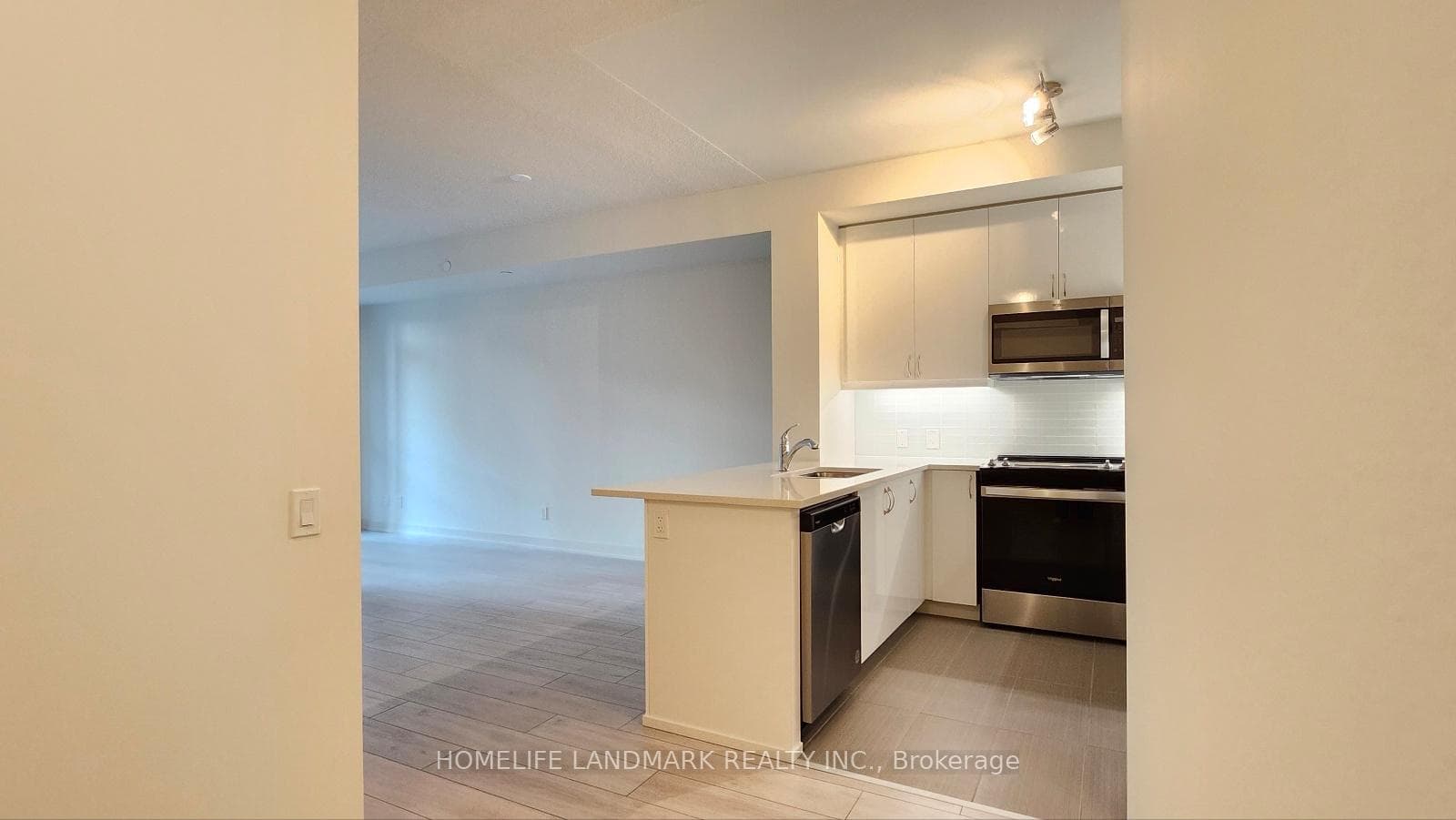 4955 YONGE Street Unit 809 photo 2