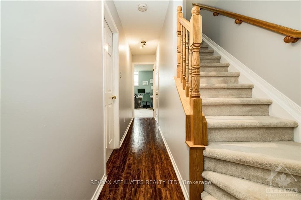 394 CROWNRIDGE Drive photo 19