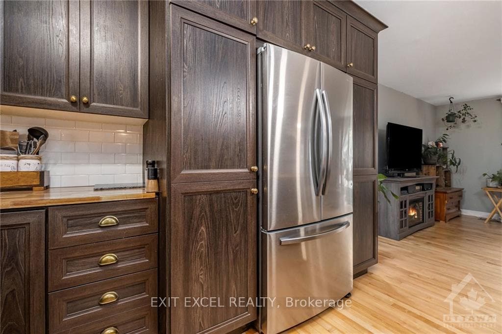 454 VICTORIA Street photo 5