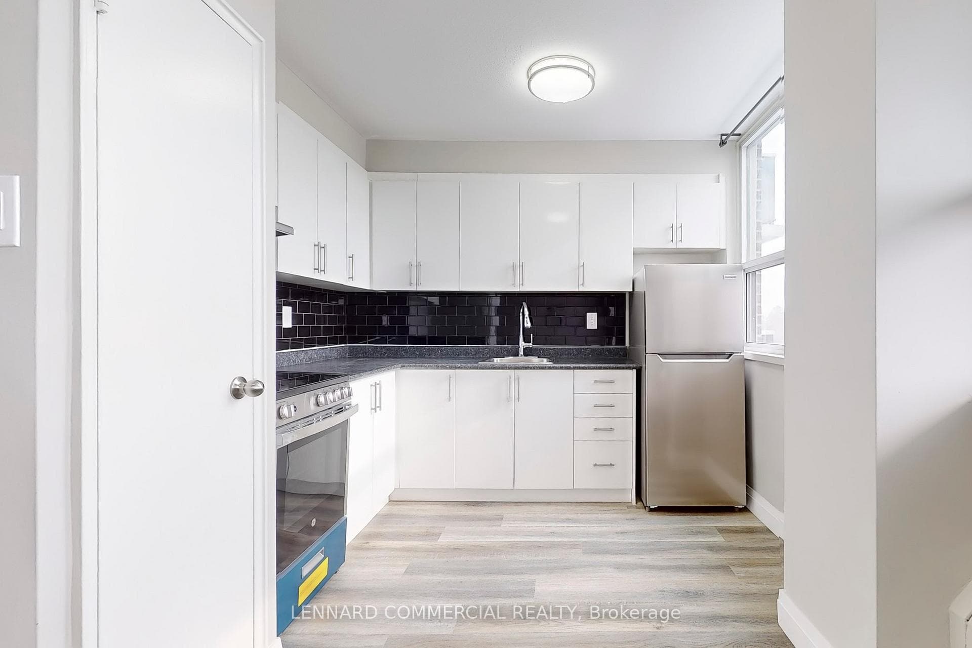 345 Merton Street Unit 707 photo 7