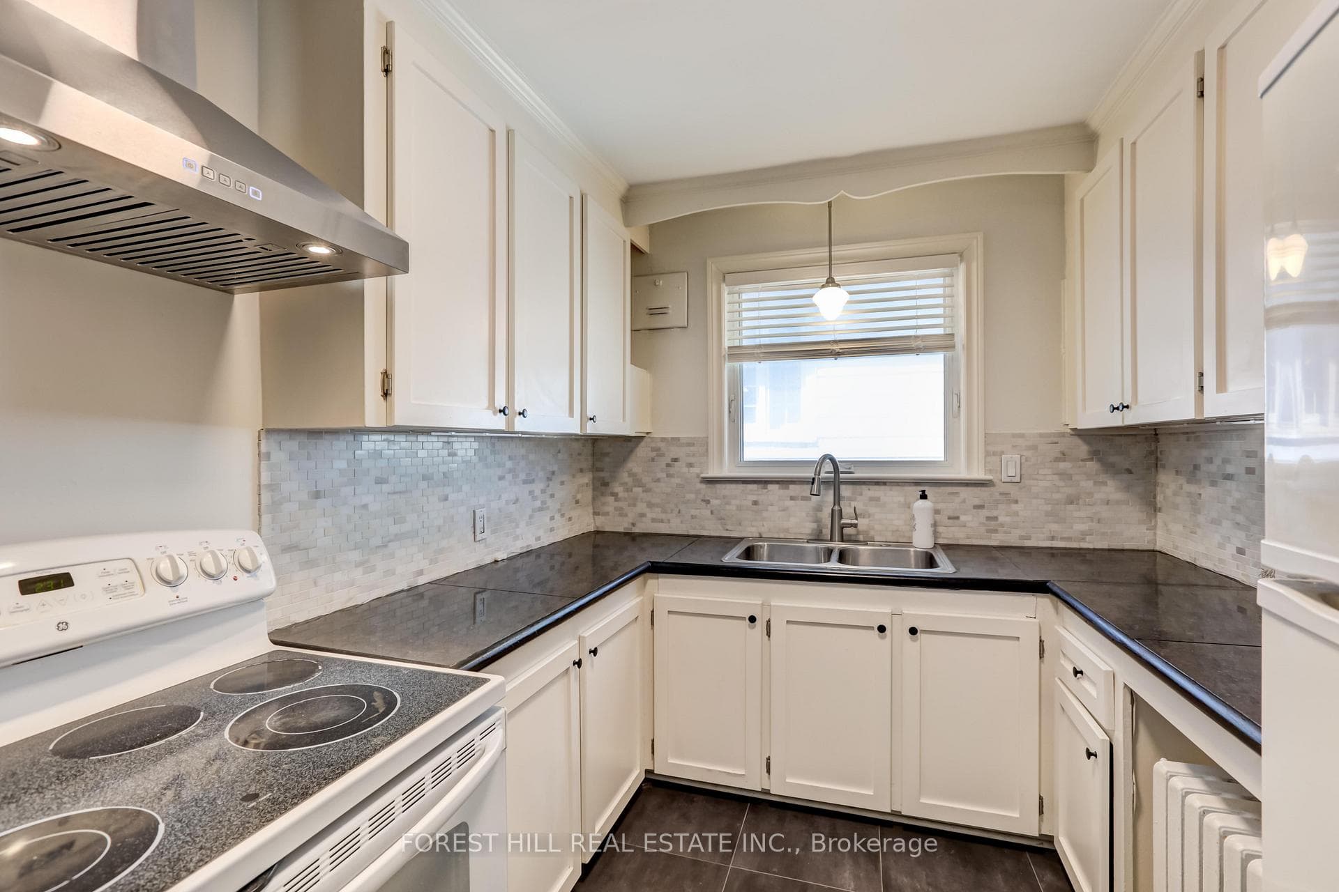 345 Walmer Road Unit 4 photo 9