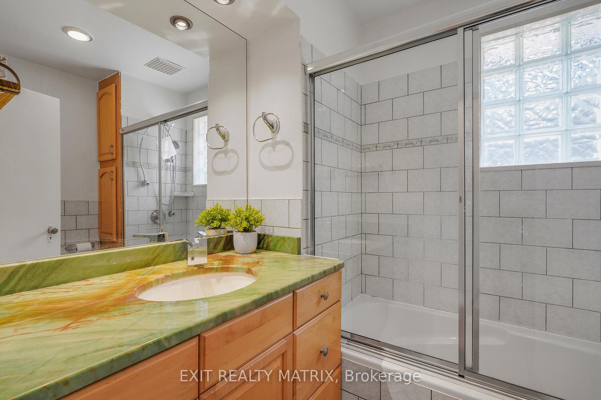 261 Montfort Street photo 9