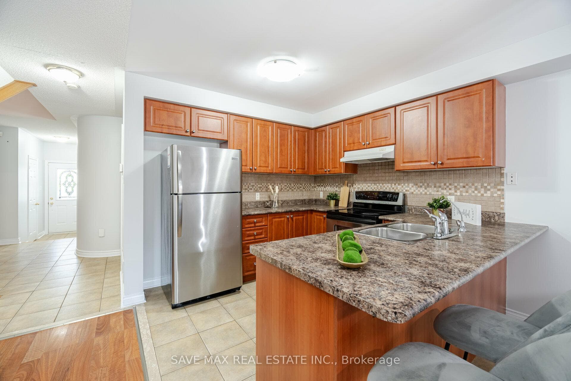 44 Root Crescent photo 9