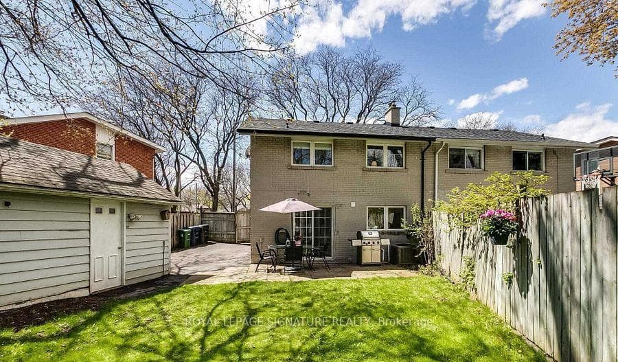 104 Marbury Crescent photo 27