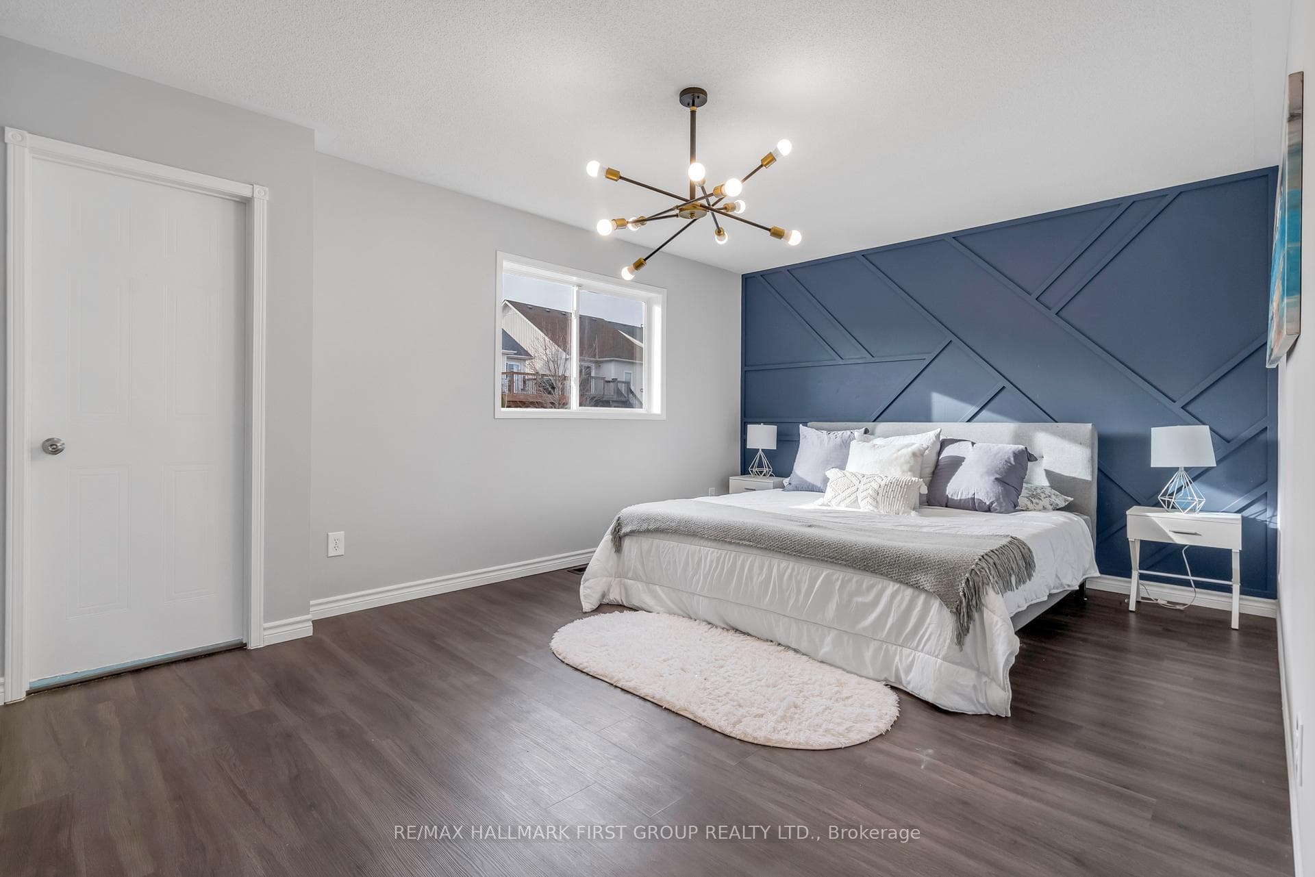 1180 Ashgrove Crescent photo 13