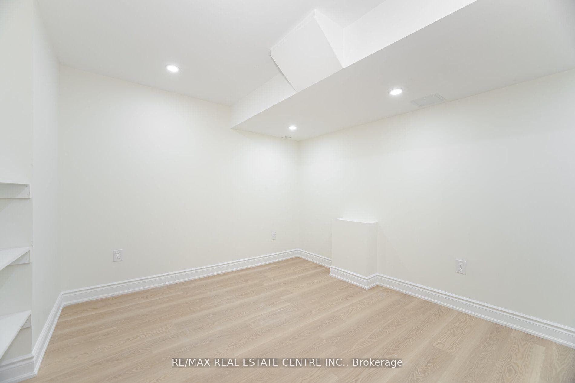 351 Greenless Circle Unit Lower photo 21