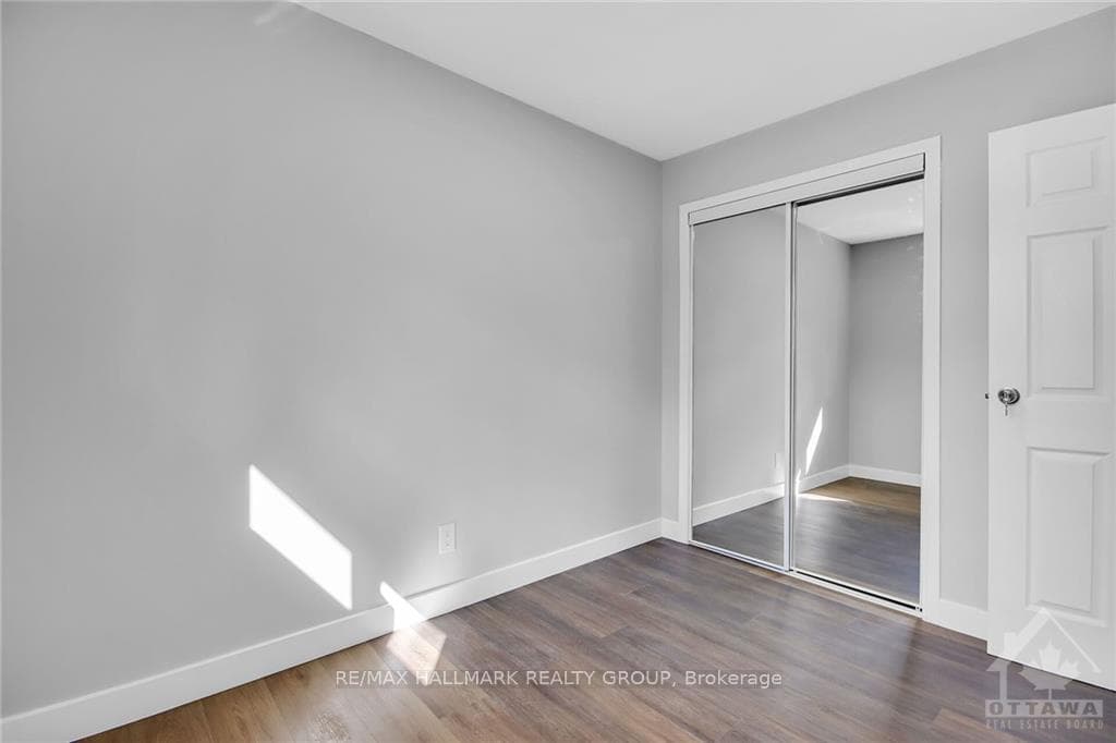 7264 ROGER STEVENS Drive photo 17
